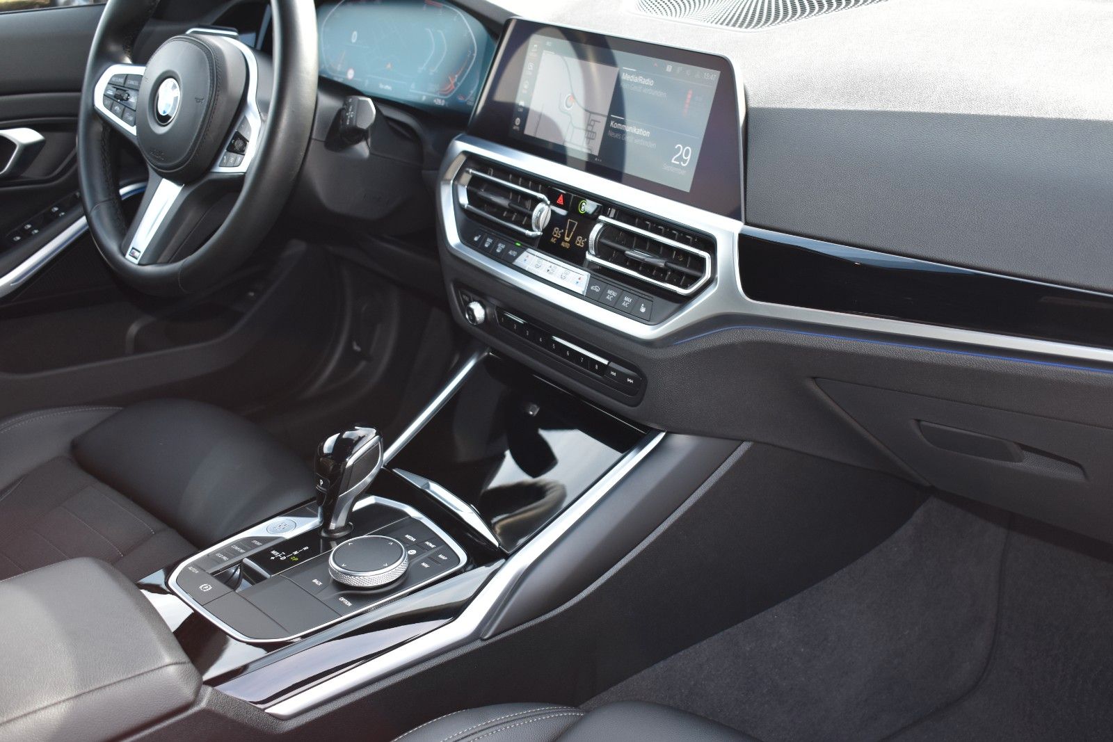 Fahrzeugabbildung BMW 318d Touring SPORT-L/M-SPORT/SHADOW/LED/DAB/PDC