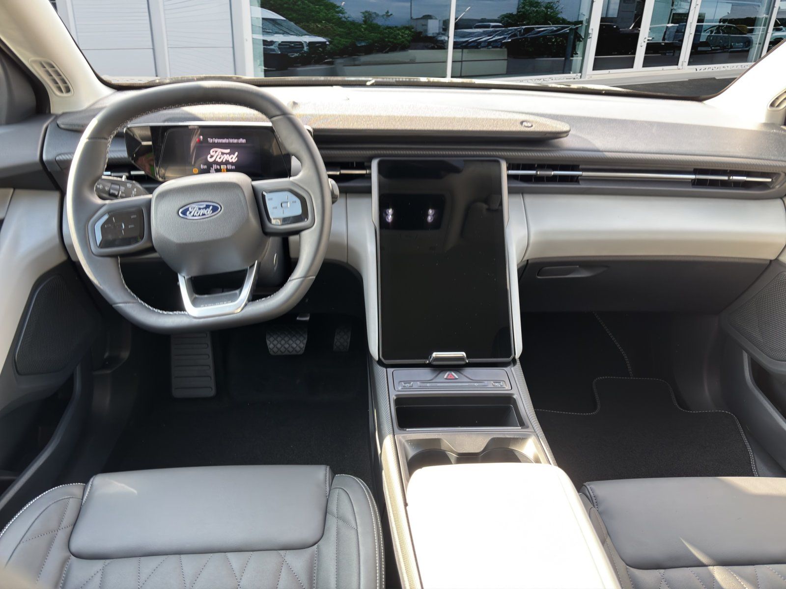Fahrzeugabbildung Ford Explorer eMotor Premium RWD