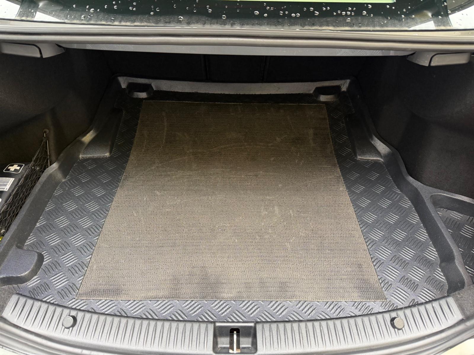 Mercedes-Benz C 180 CGI/LIMOUSINE/AHK/LEDER/SHZ/AUTOMATIK