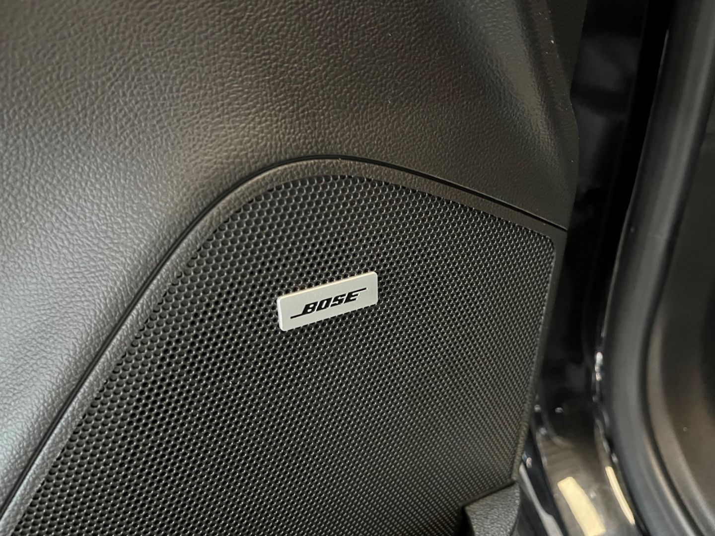 Fahrzeugabbildung Opel Mokka Ultimate 1.4 Turbo Automatik Navi Leder So