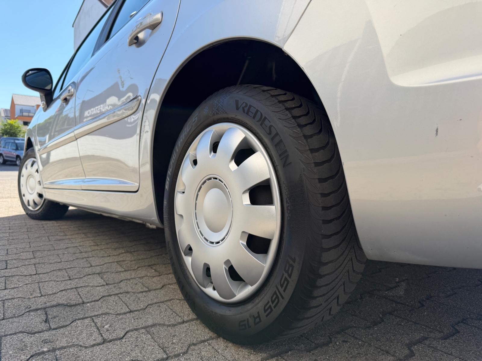 Peugeot 207 2011 — photo 13