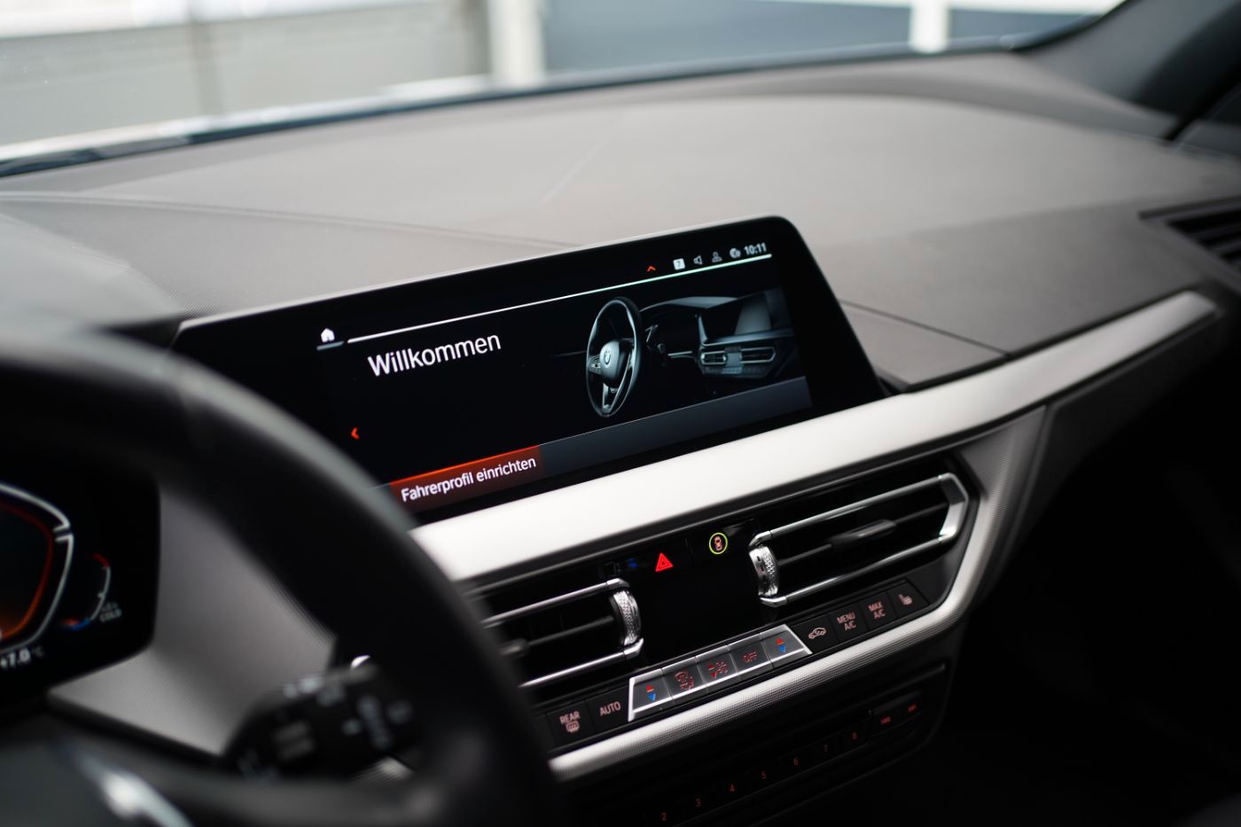 Fahrzeugabbildung BMW 118iA Advantage +LiveCockpitProf+Multi-Sport-Len