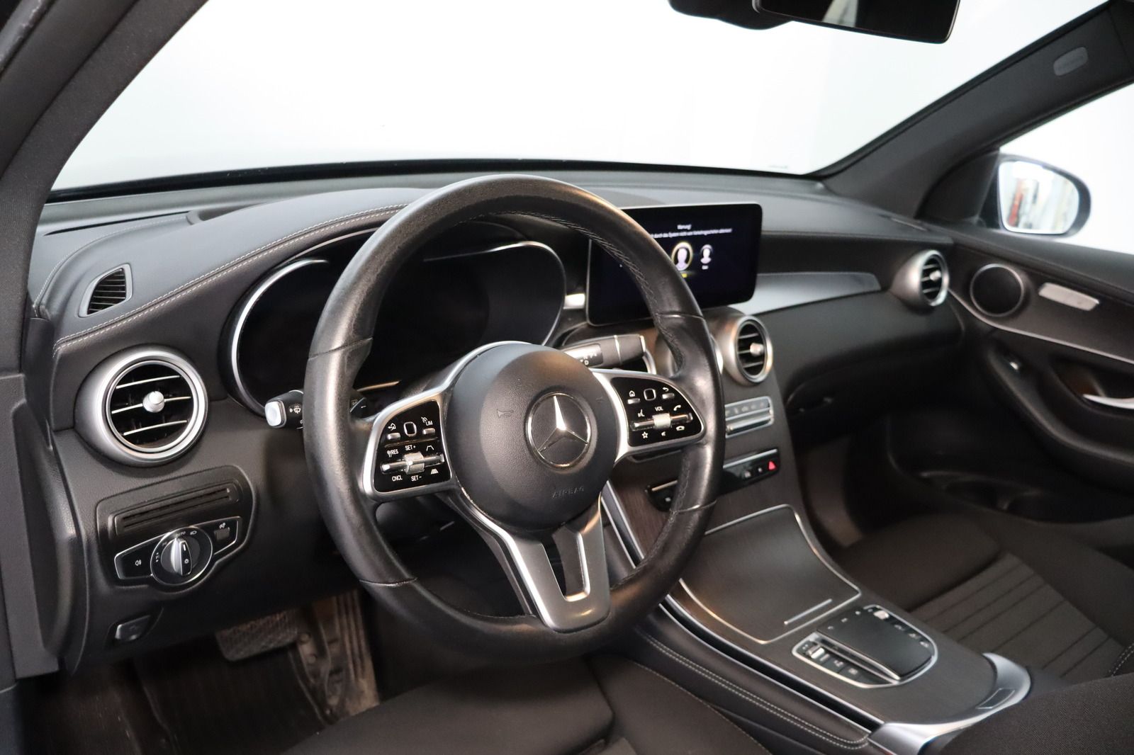 Fahrzeugabbildung Mercedes-Benz GLC 300 e 4Matic * DIS * RFK * LED