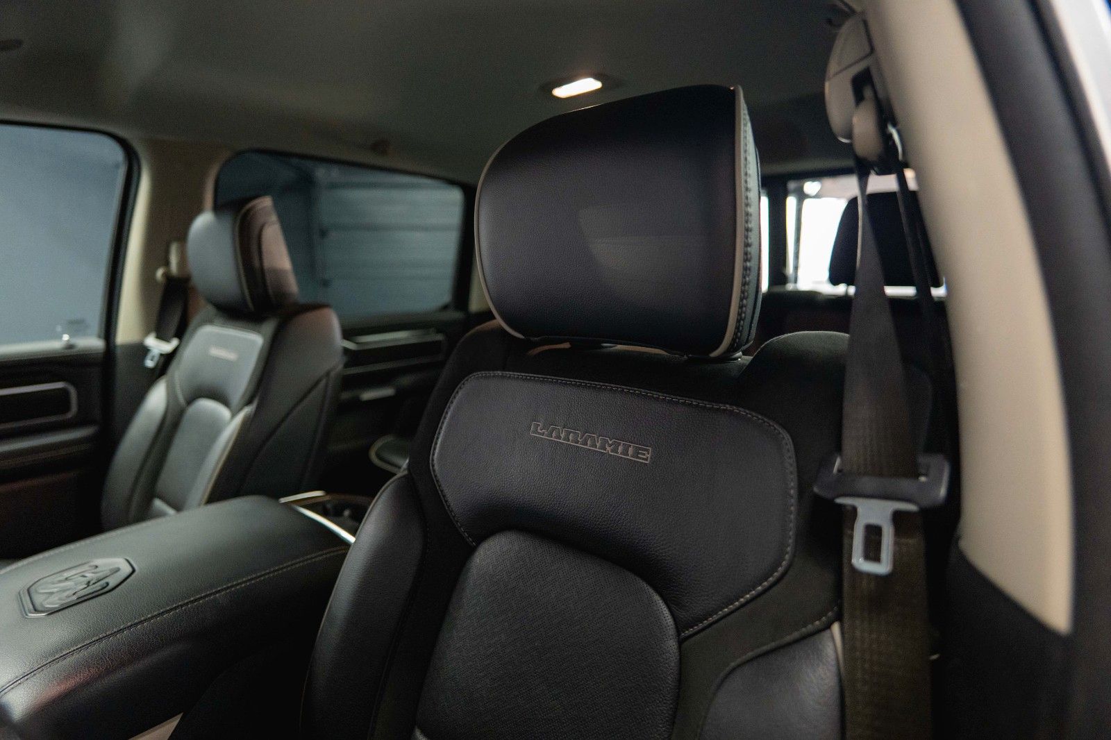 Fahrzeugabbildung Dodge RAM 5.7 V8 HEMI 4x4 Night LARAMIE LONGBED 19%
