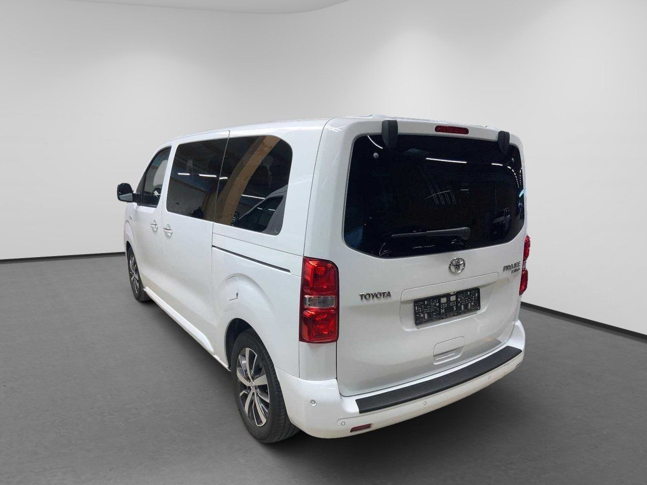 Toyota Proace Verso 2.0 D-4D L1 Team D ACC foto 2
