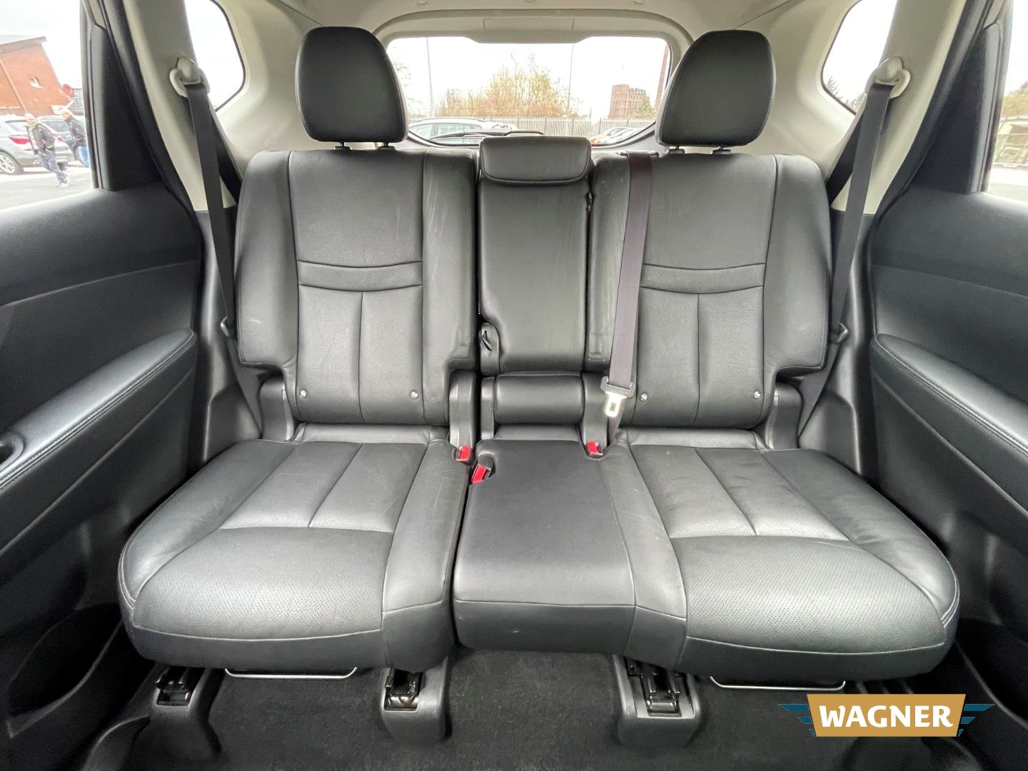 Fahrzeugabbildung Nissan X-Trail Tekna 4x4 1.6 dCi Panoramadach