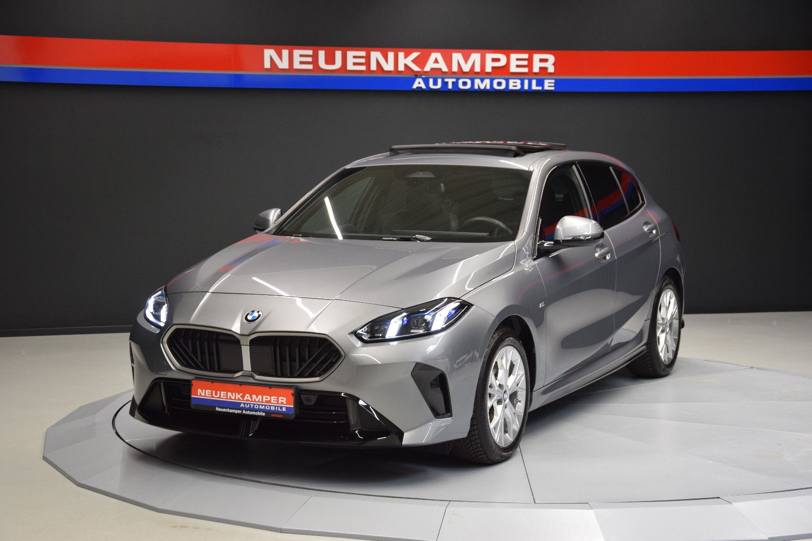 Fahrzeugabbildung BMW 120i M Sport Panorama Alcantara AHK Kamera DSC