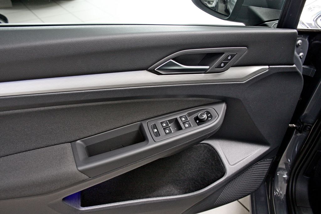 Volkswagen Golf VIII 1.0 TSI DSG Life NAVI LED ACC SITZHZG