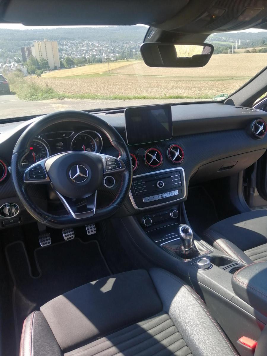 Mercedes-Benz A 250 Sport AMG Spoiler 19" Felgen