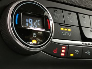 Ford Focus Turnier Apple CarPl. Alu Voll-LED usw