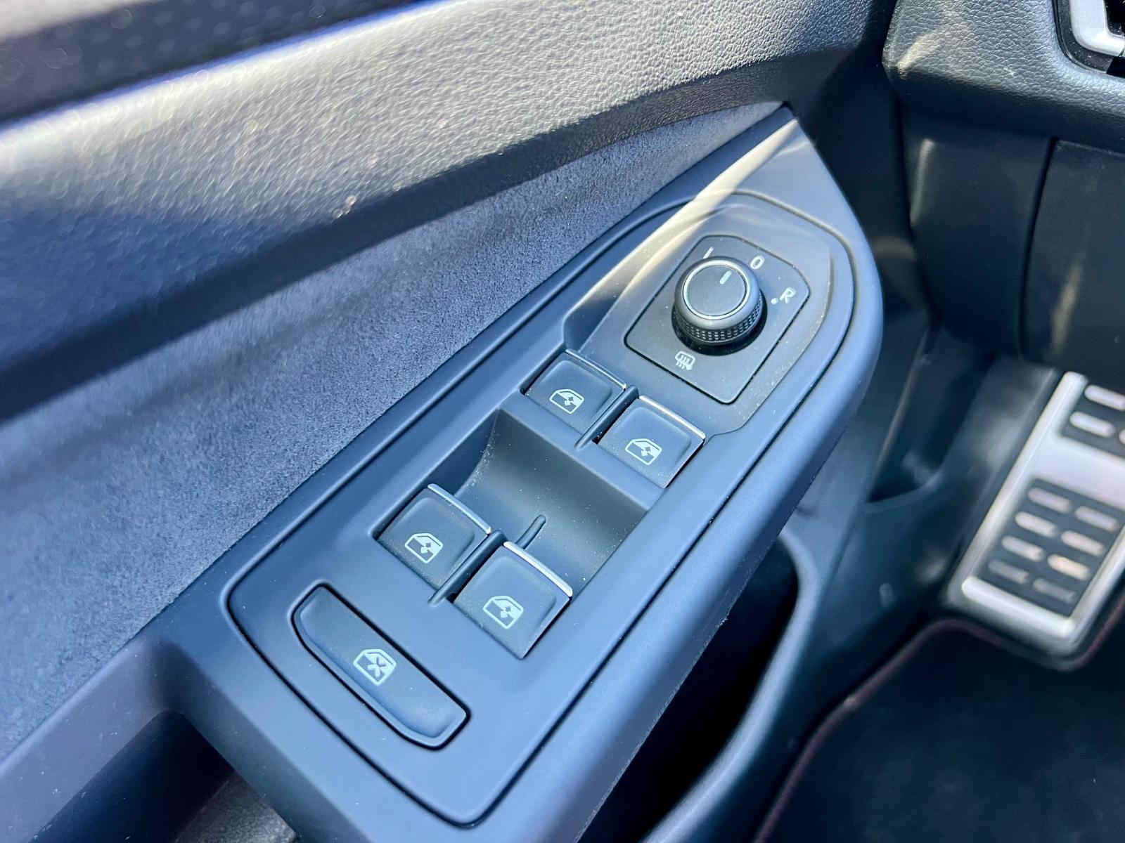 Volkswagen Golf VIII Lim. GTI AAC SHZ NAVI CARPLAY, миниатюра 17