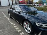 Audi S8 4.0 TFSI quattro NP: 194.000 AHK/Standheizung - blaue Audi S8