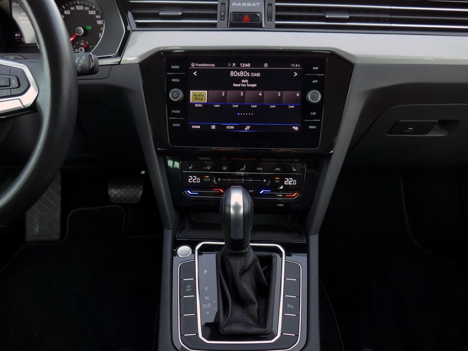 Fahrzeugabbildung Volkswagen Passat Variant Business 1.5 TSI DSG LED AHK RFK