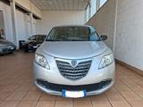 Lancia Ypsilon 1.2 8v Gold 69cv E6, ok neop. - silberne Lancia Ypsilon