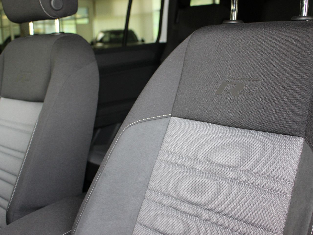 Fahrzeugabbildung Volkswagen Touran 1.5 TSI OPF Highline R-Line/Pano7.S./AHK