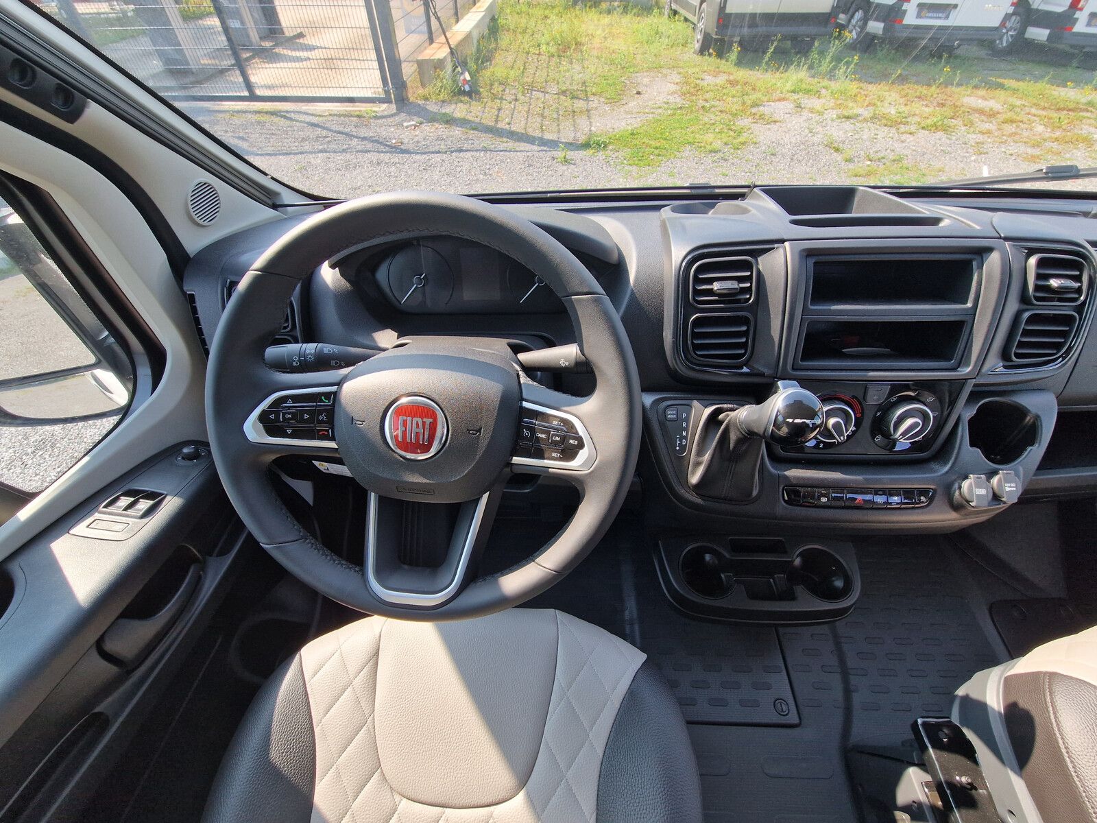 Fahrzeugabbildung Weinsberg CaraBus 600 ME AT, DuoControl Fußbodenheizung...