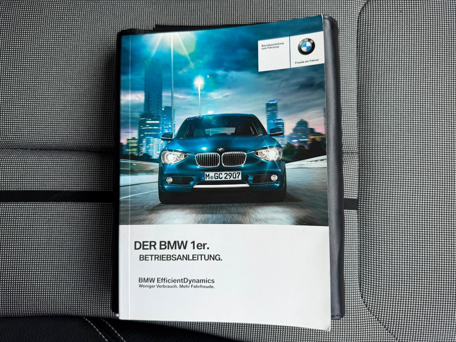 BMW 118 i Automatik*2.Hand*BiXenon*Navi*Kamera*AHK
