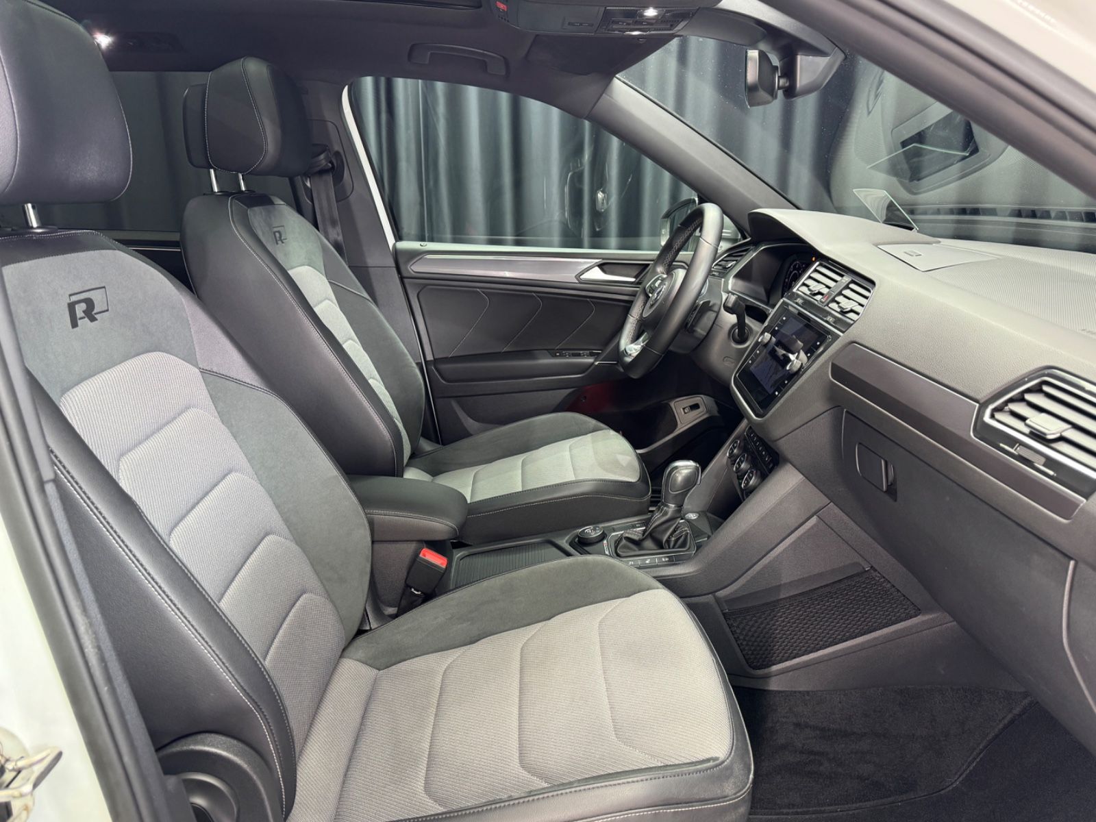 Fahrzeugabbildung Volkswagen Tiguan Allspace Highline 4Motion|R-LINE|PANO|AHK