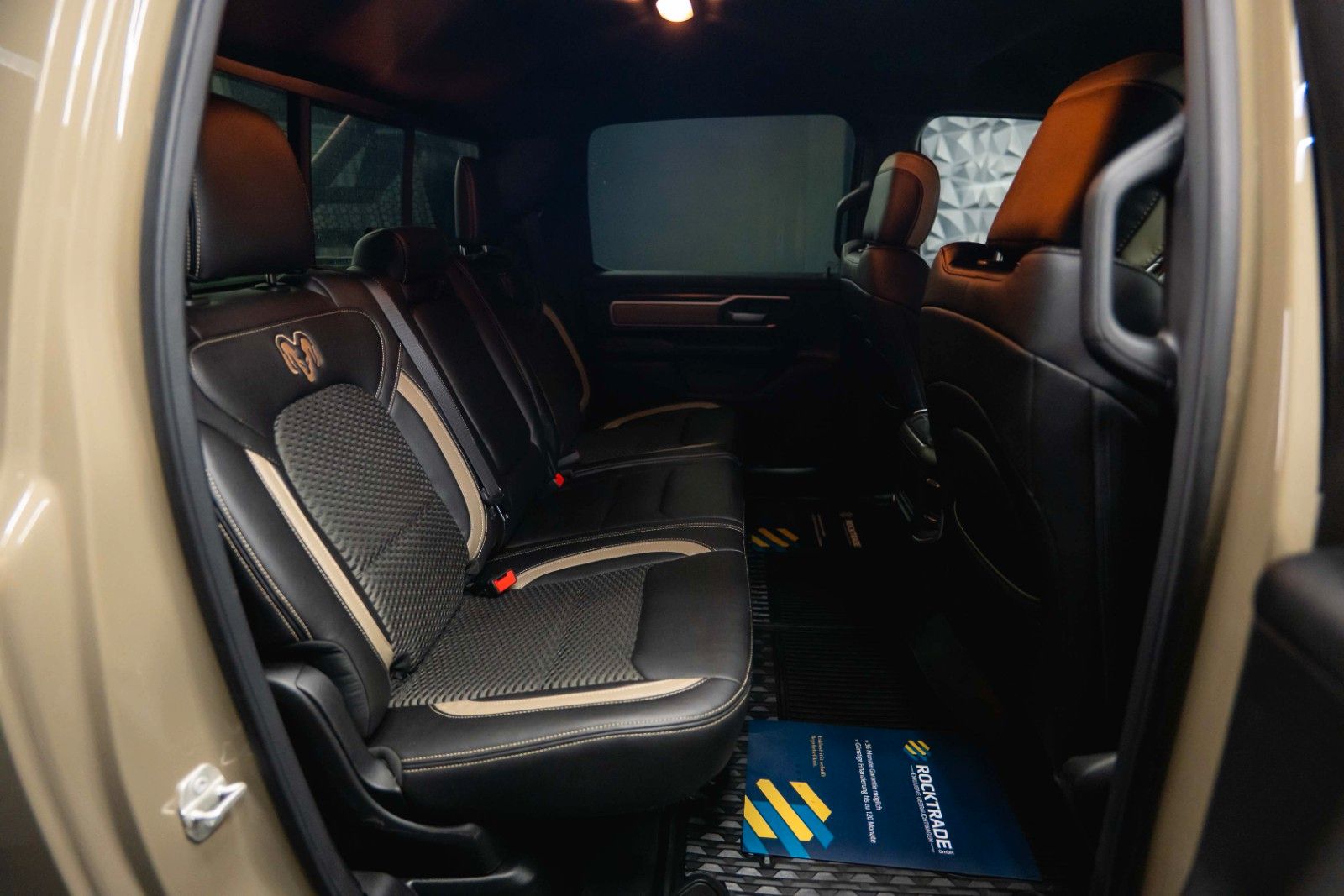 Fahrzeugabbildung Dodge RAM 5.7 V8 HEMI 4x4 NIGHT OFFROAD ARMY STYLE LED