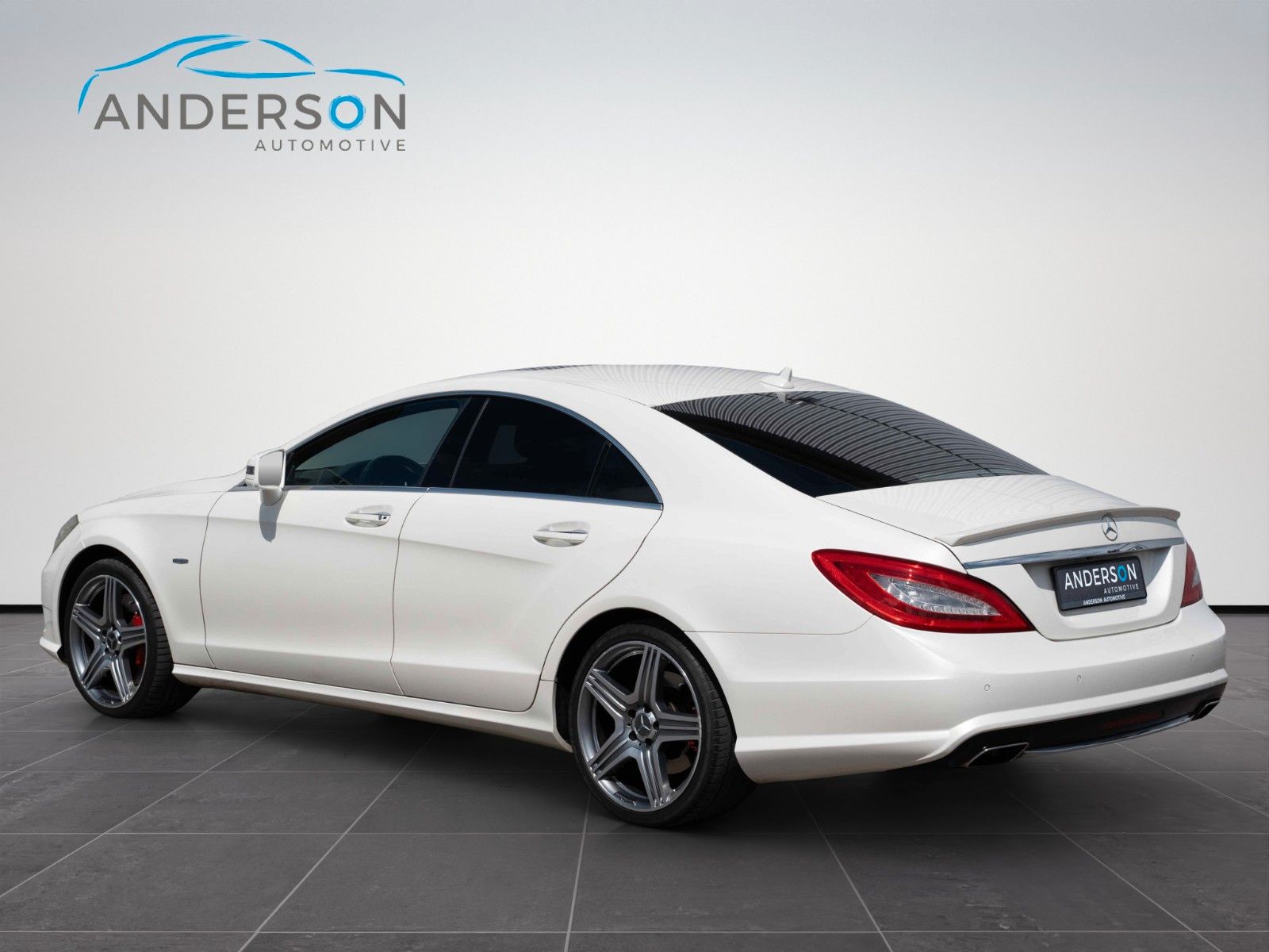 Fahrzeugabbildung Mercedes-Benz CLS 500 AMG XENON PANO LEDER MEMORY 19" TEL H&K