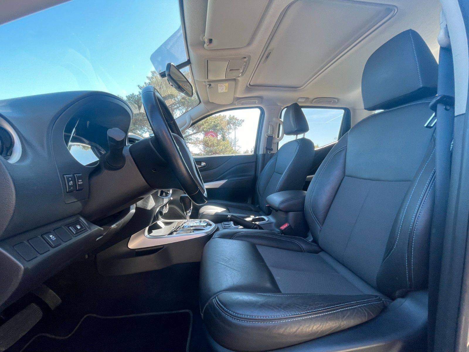 Fahrzeugabbildung Nissan Navara NP300 N-Guard Double Cab 4x4