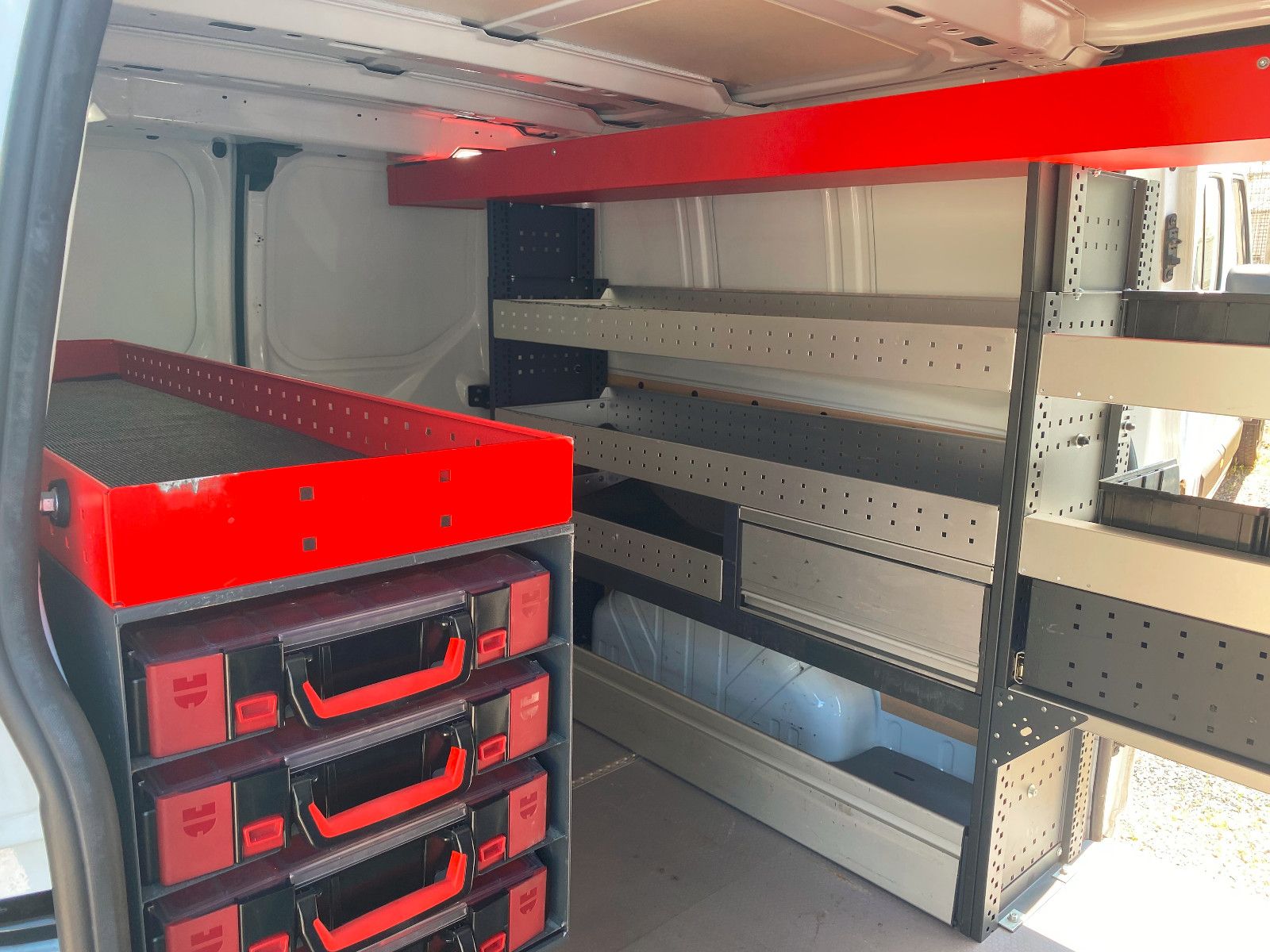 Fahrzeugabbildung Ford Transit Custom Kasten 320 L2 Trend,Regale