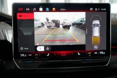 VW Golf 1.5 eTSI DSG R-Line| Pano | HuD | 18" VW Golf 1.5 eTSI DSG R-Line| Pano | HuD | 18"