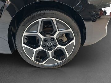 Fotografie 15 des Opel Astra 5T Ultimate Automatik Navi Schiebedach AHK