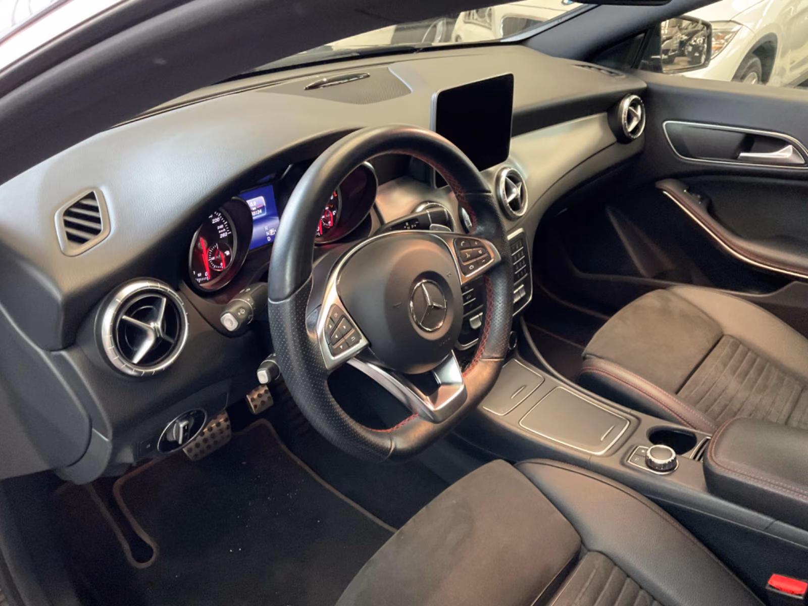 Mercedes-Benz CLA 200 Aut.,AMG,LED,SH,Xen,Navi, 2.Hd