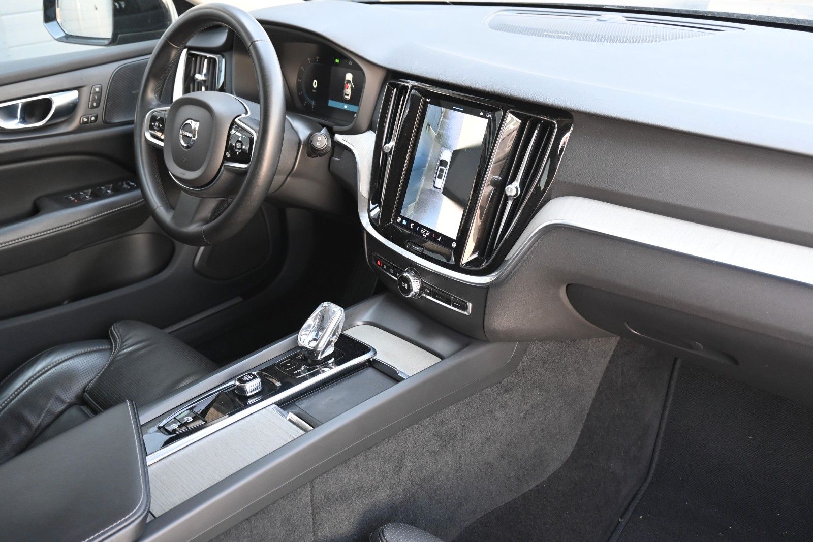 Fahrzeugabbildung Volvo V60 B4  Diesel Plus Dark *H&K*LED*360*LED*FSHZG