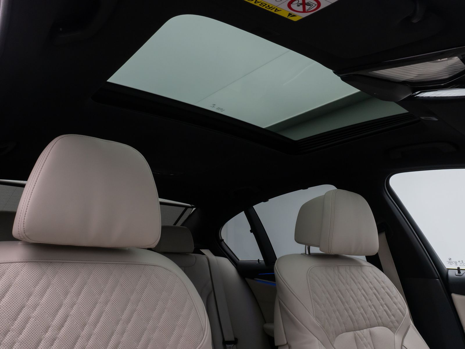 Fahrzeugabbildung BMW 520d Luxury Line Glasdach Kamera HUD DAB H/K 19"