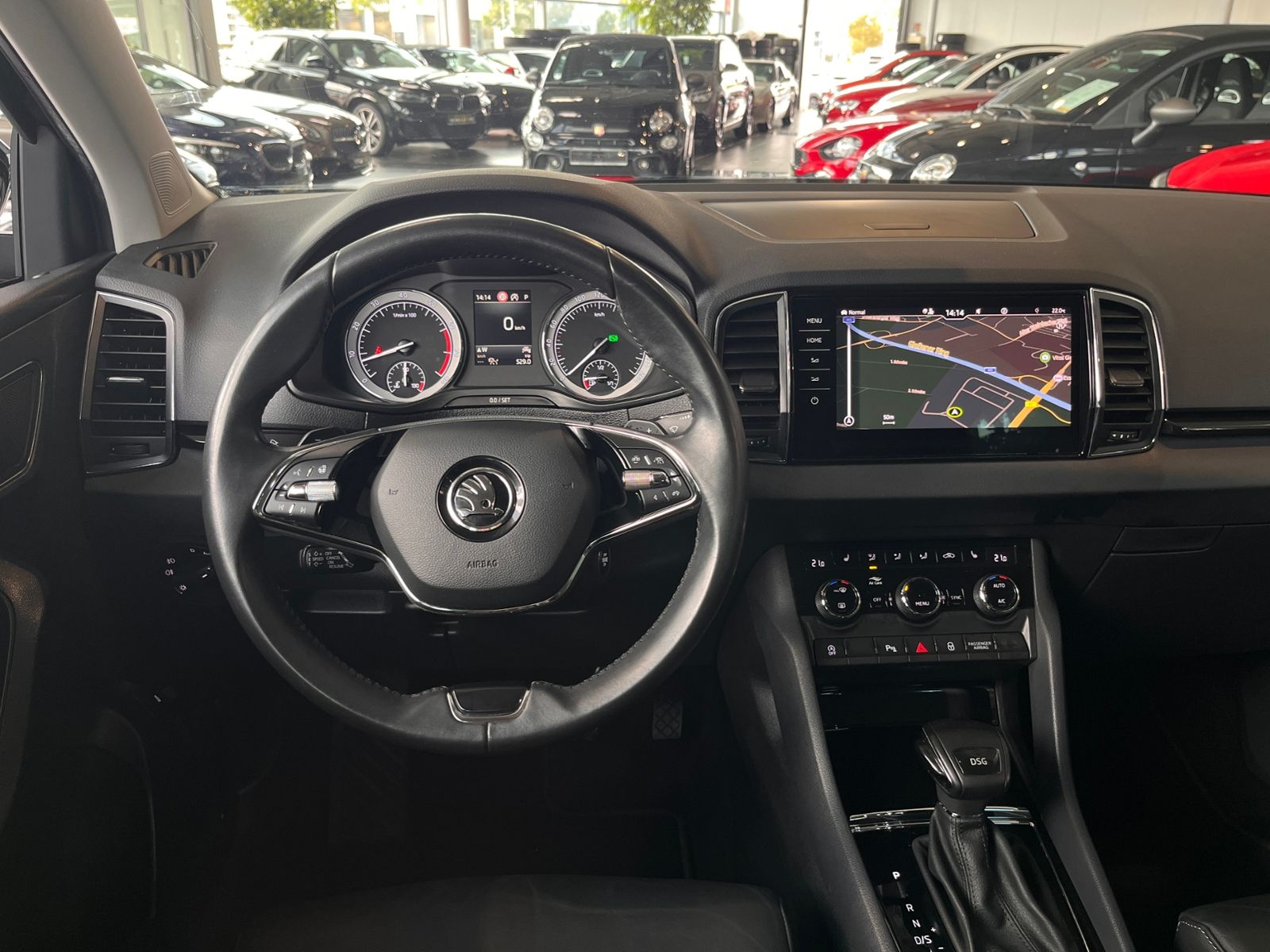 Fahrzeugabbildung SKODA KAROQ Style AHK ACC LED NAV LEDER 18"