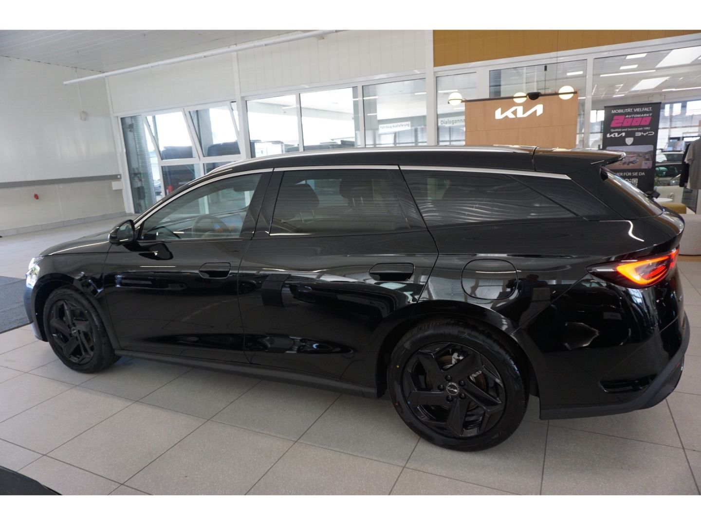 BYD SEAL 6