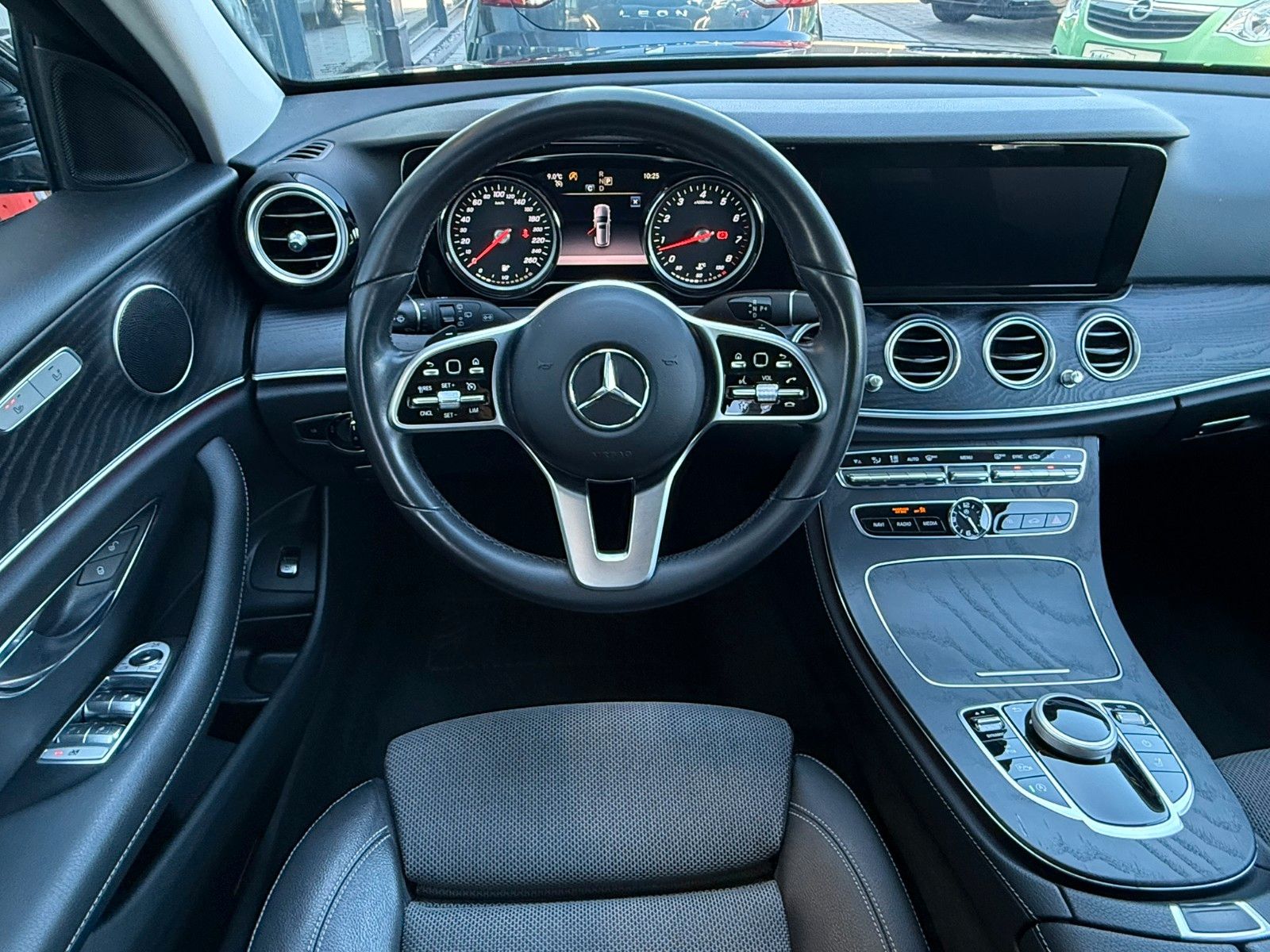 Fahrzeugabbildung Mercedes-Benz T-Modell E 200,Navi,Sitzh.