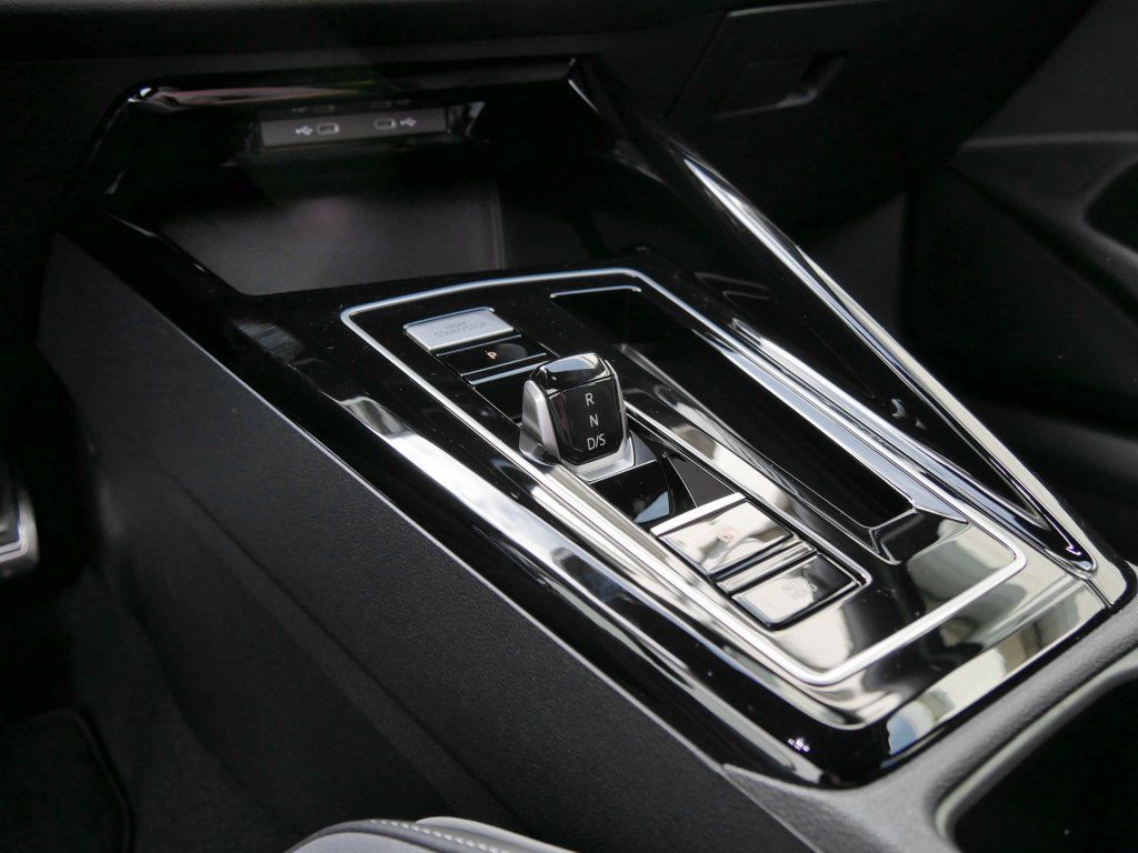 Fahrzeugabbildung Volkswagen Golf R-Line 2.0 TDI DSG Navi RFK Matrix-LED