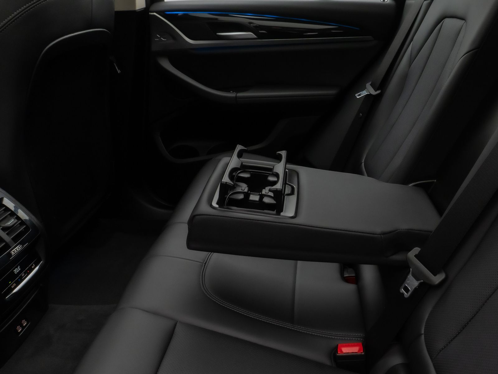 Fahrzeugabbildung BMW X3 xD30e Panorama Kamera DAB HiFi Lenkrhz Sport