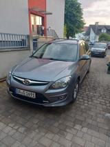 Hyundai i30 CW 1.4 Classic - Hyundai i30 aus 2011 mit Benzin-Antrieb: Kombi