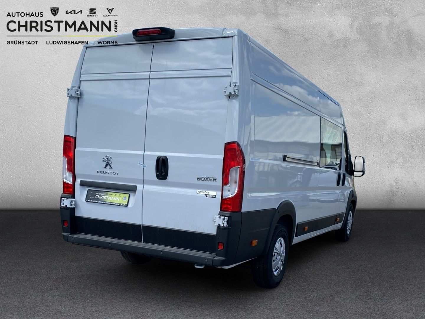 Fahrzeugabbildung Peugeot Boxer Kasten Hochraum 435 L4H2TwinCab BlueHDi 16