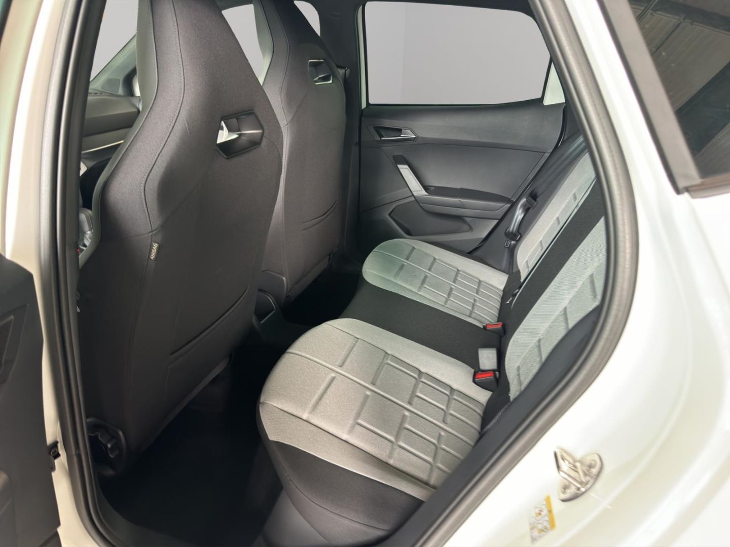 Fahrzeugabbildung SEAT Arona 1.0 TSI 85 kW FR Navi Digitales Cockpit LE