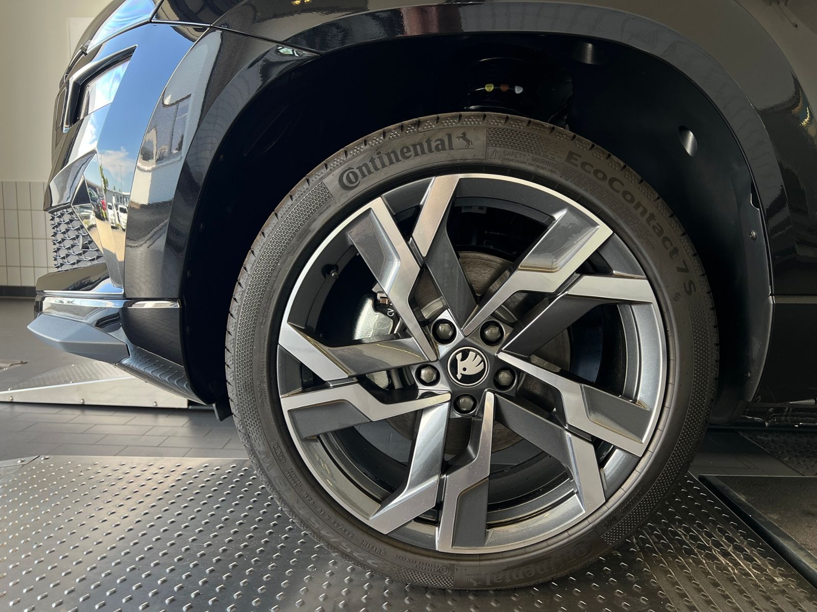 Fahrzeugabbildung SKODA Karoq Sportline 2.0 TSI 4x4 DSG *CANTON, AHK, 19