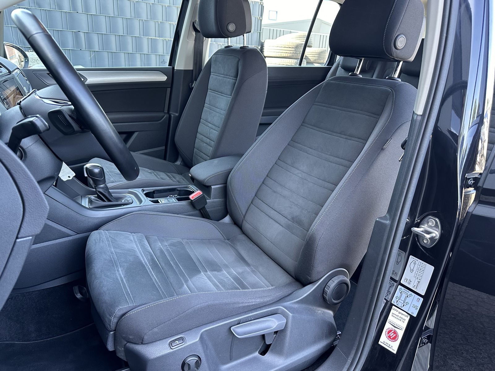 Fahrzeugabbildung Volkswagen Touran Comfortline 2.0 TDI DSG NAV+LED+ACC+KAM