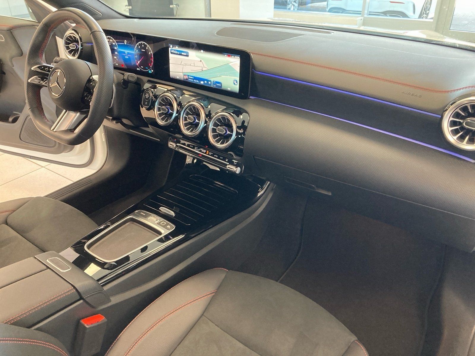 Fahrzeugabbildung Mercedes-Benz CLA 200 AMG Adv.*Pano*STDHZG*LED*Kamera*Carpaly*