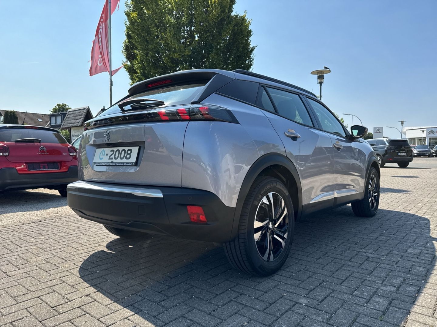 Fahrzeugabbildung Peugeot 2008 Allure Elektro 136 Navi CarPlay  SHZ DAB