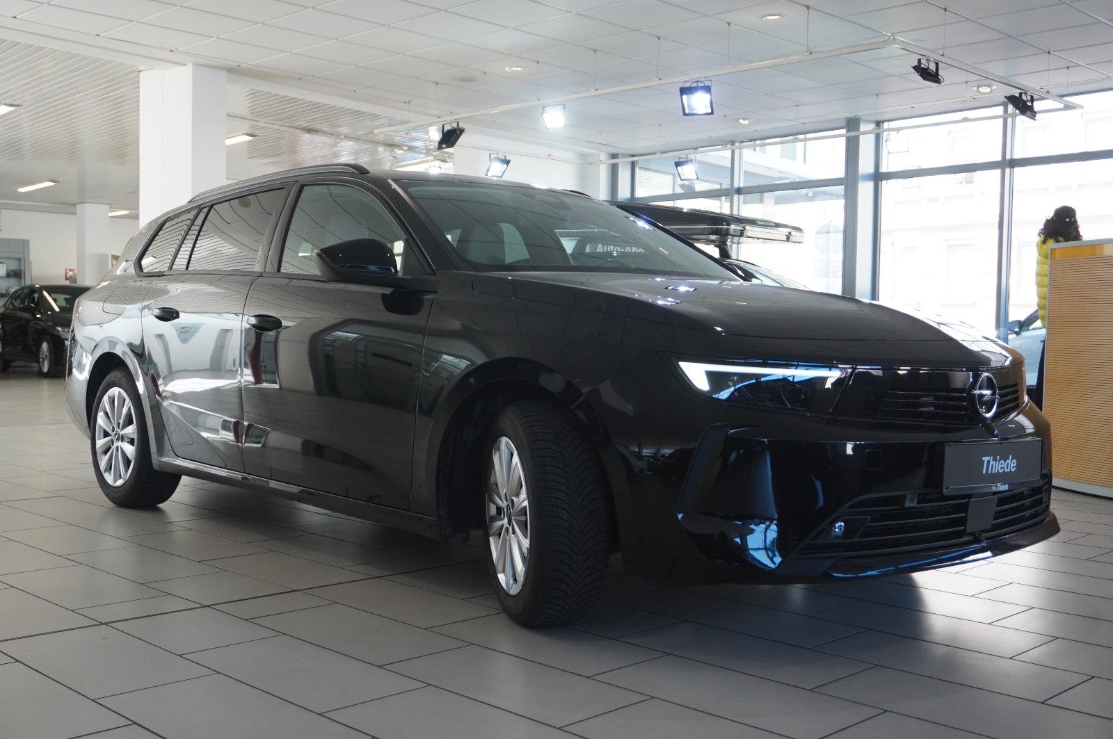 Fahrzeugabbildung Opel Astra L ST 1.2T  LED/NAVI/SHZ/ALU16/KAMERA/ALLWE