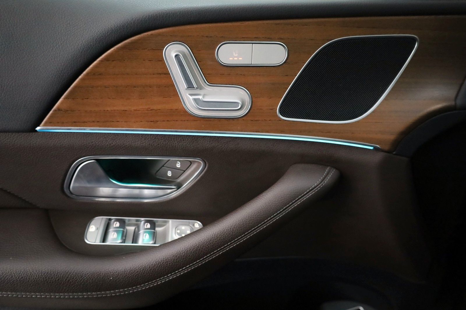 Fahrzeugabbildung Mercedes-Benz GLE 350e 4M AMG Leder,Navi,LED,Panorama,Night