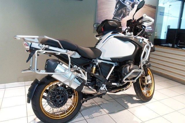 Fahrzeugabbildung BMW R1250GS ADV Style Rallye mit Tankrucksack
