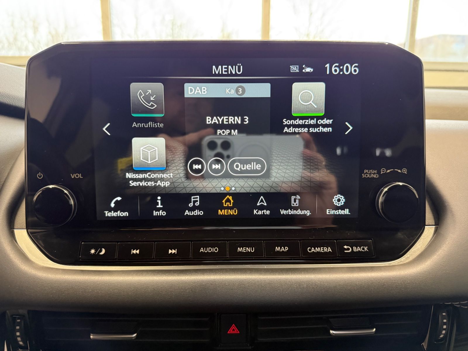 Fahrzeugabbildung Nissan Qashqai Tekna - Pano, HeadUp, Teilleder