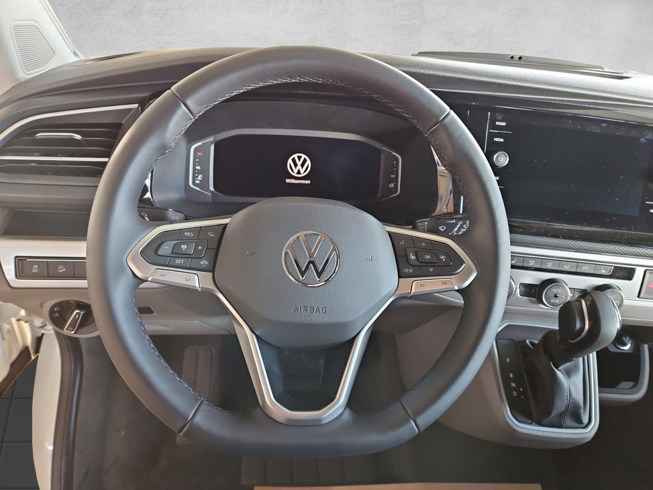 Fahrzeugabbildung Volkswagen T6.1 California Ocean Edition TDI 4Motion AHK