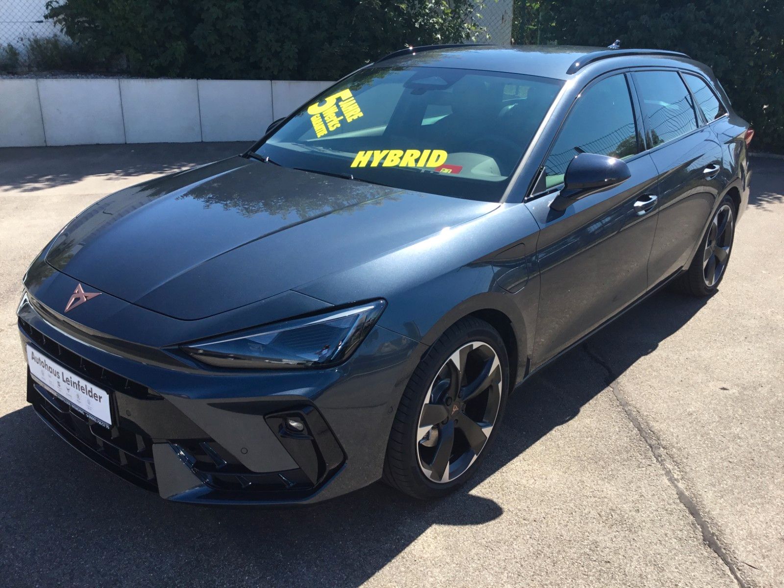 Fahrzeugabbildung CUPRA Leon 1.5 E-HYBRID DSG Sportstourer+AHK+Kamera+18