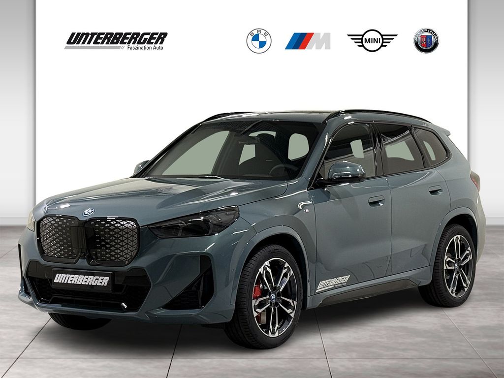BMW iX1 eDrive20 M Sport Pro PA+ DA+ AHK HUD HK Pano